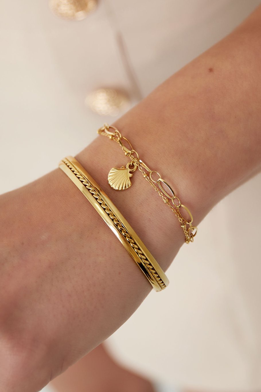 SHELL BRACELET
