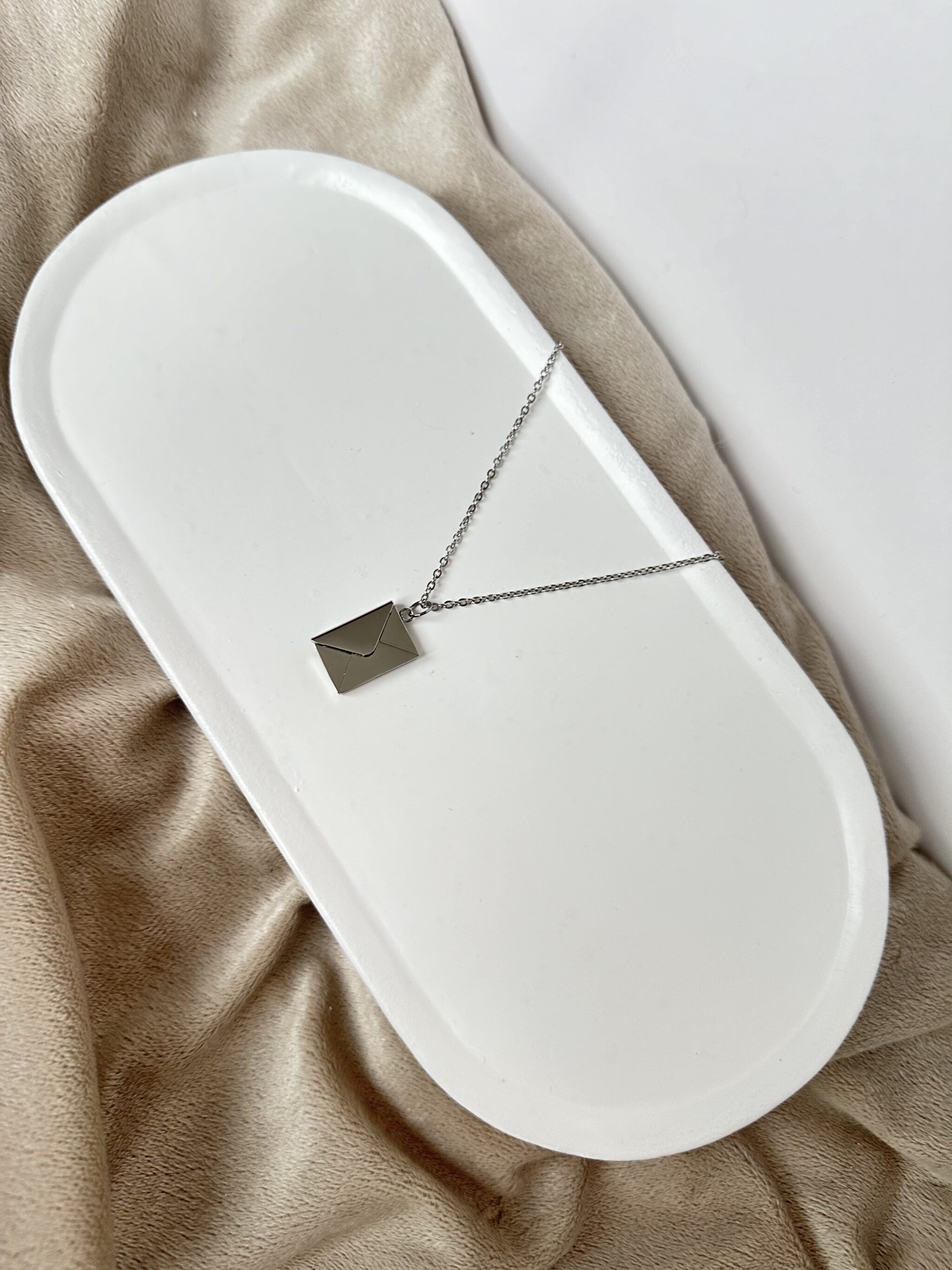 GRAVEERBARE LOVE ENVELOPE NECKLACE ZILVER - Afbeelding 4