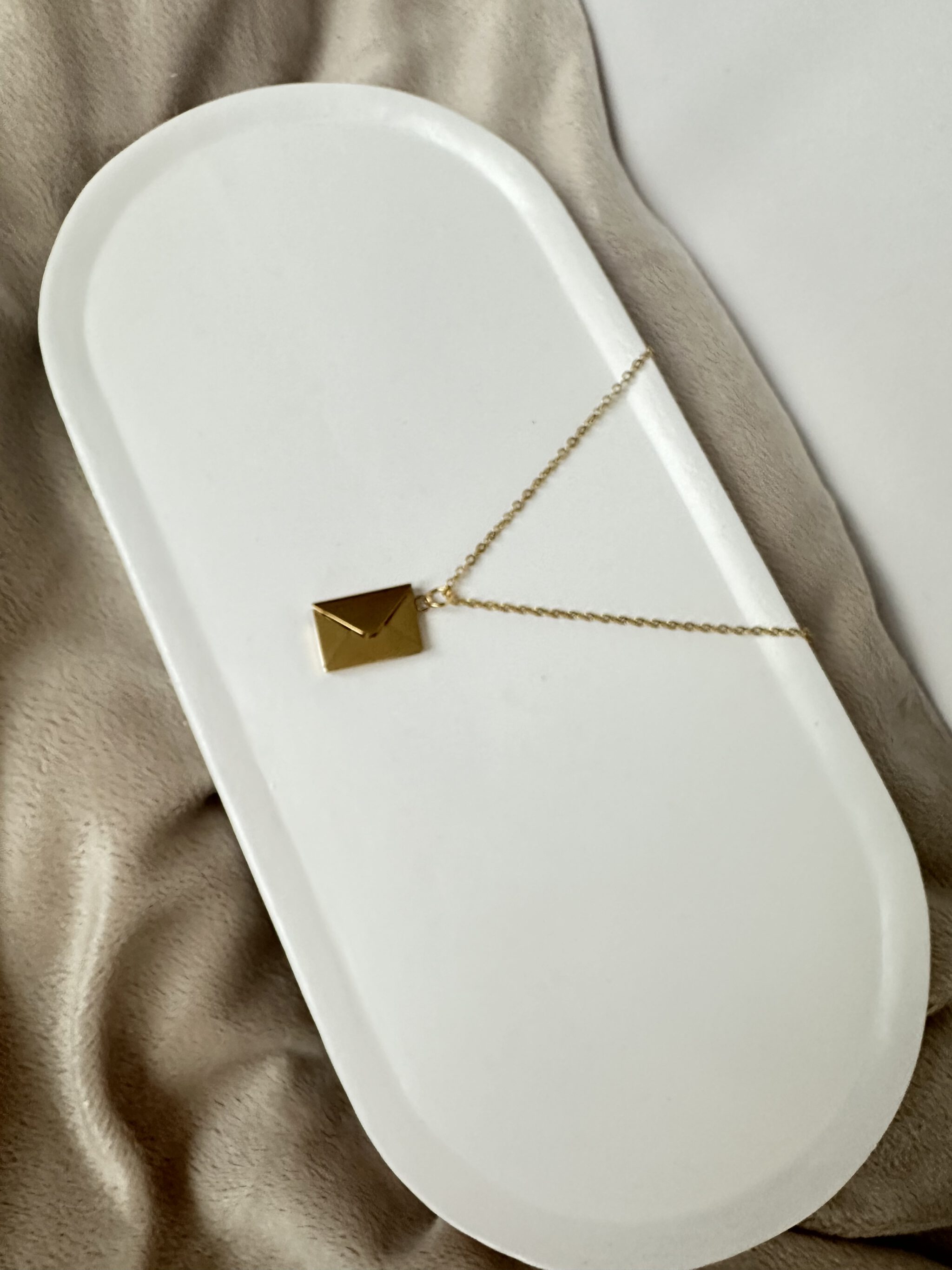 GRAVEERBARE LOVE ENVELOPE NECKLACE GOUD - Afbeelding 4