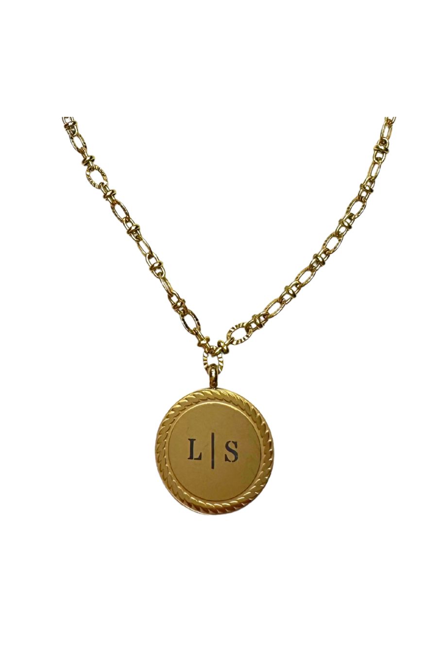 Medaillon Initial Necklace